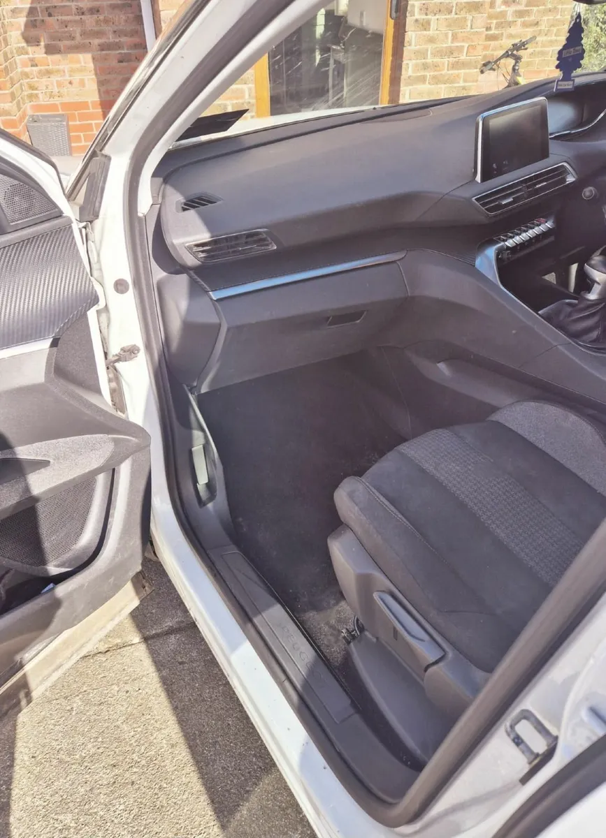 Peugeot 5008 2018 - Image 4
