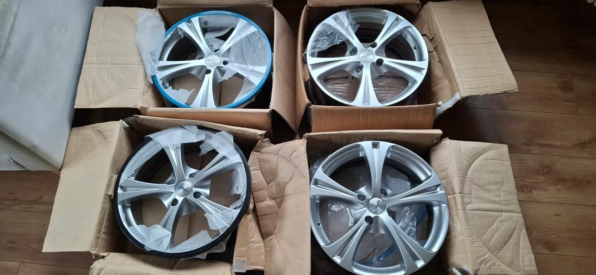 New 17inch Alloys, fit many jap cars, 4x114mm - Image 1
