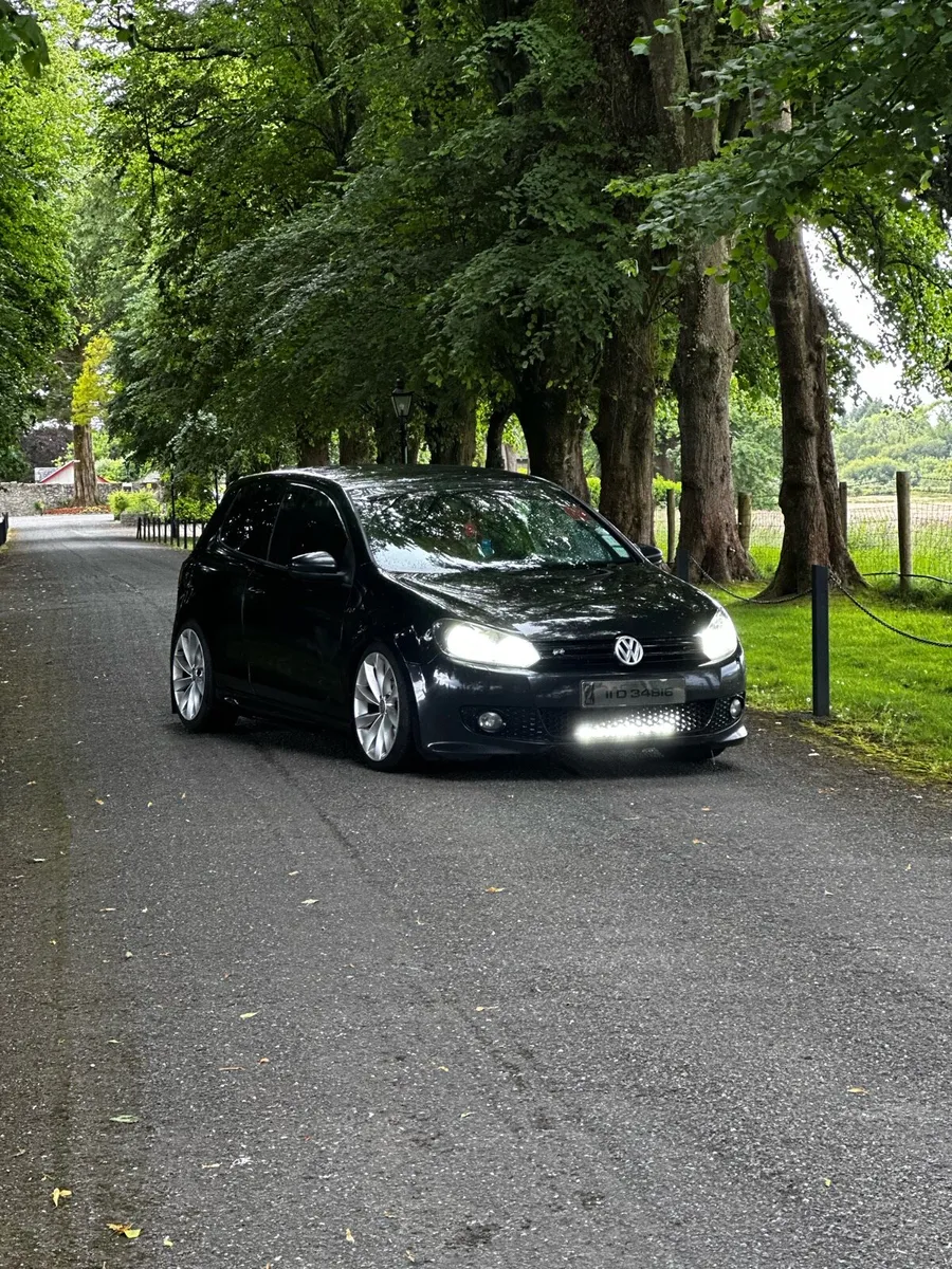 R-line Volkswagen Golf - Image 1