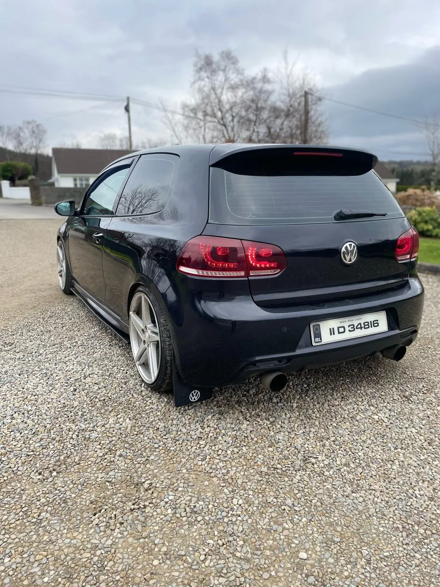 R-line Volkswagen Golf - Image 4