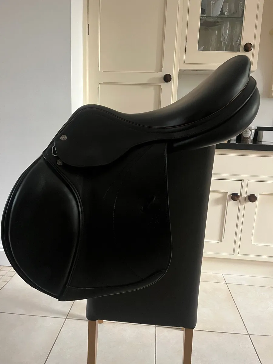 Equipe Expression Saddle - Image 1