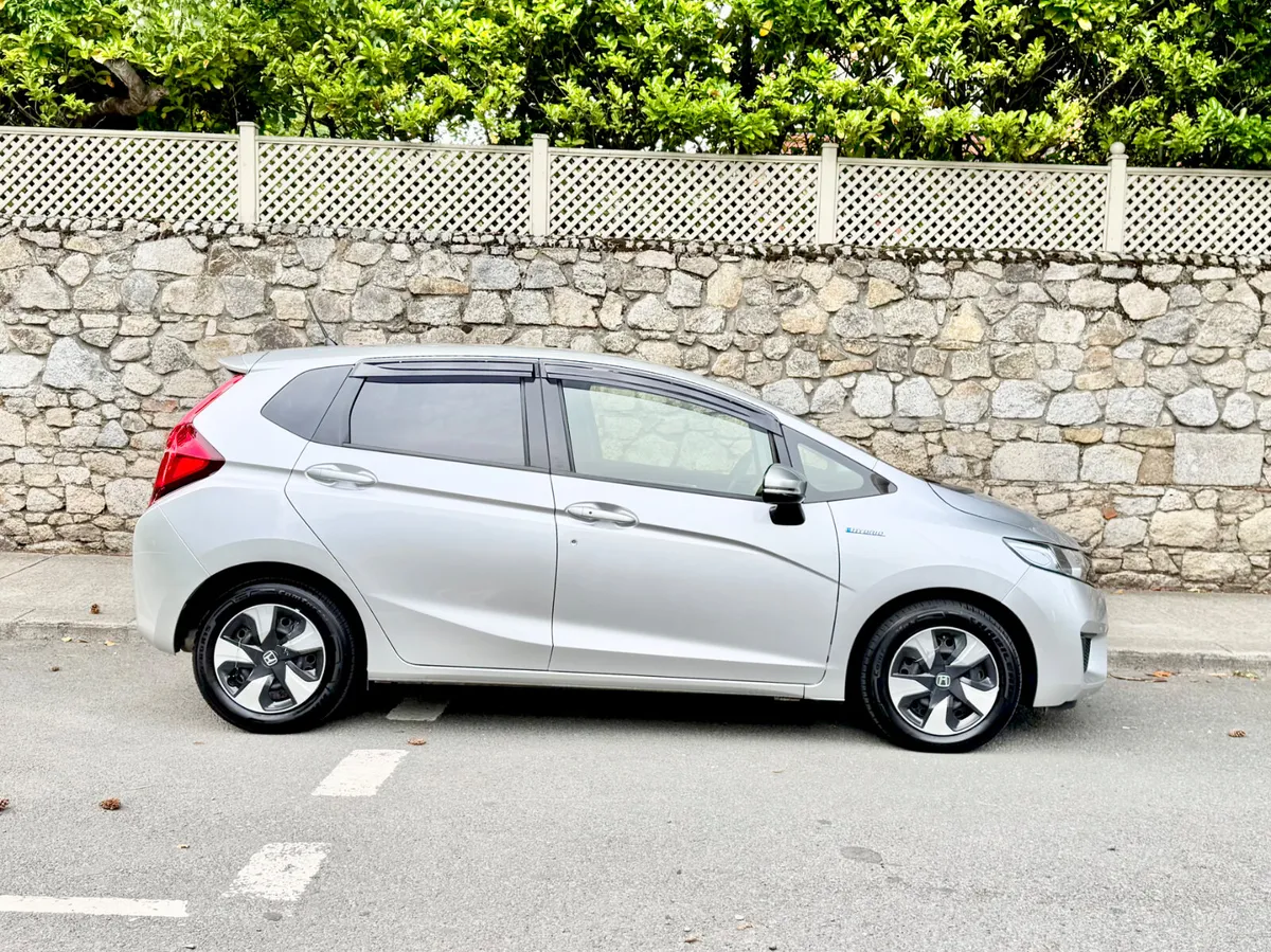 Honda Fit 2016!!HYBRID !! ONLY 61K MILES!! - Image 3