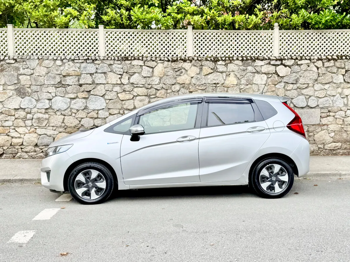 Honda Fit 2016!!HYBRID !! ONLY 61K MILES!! - Image 4