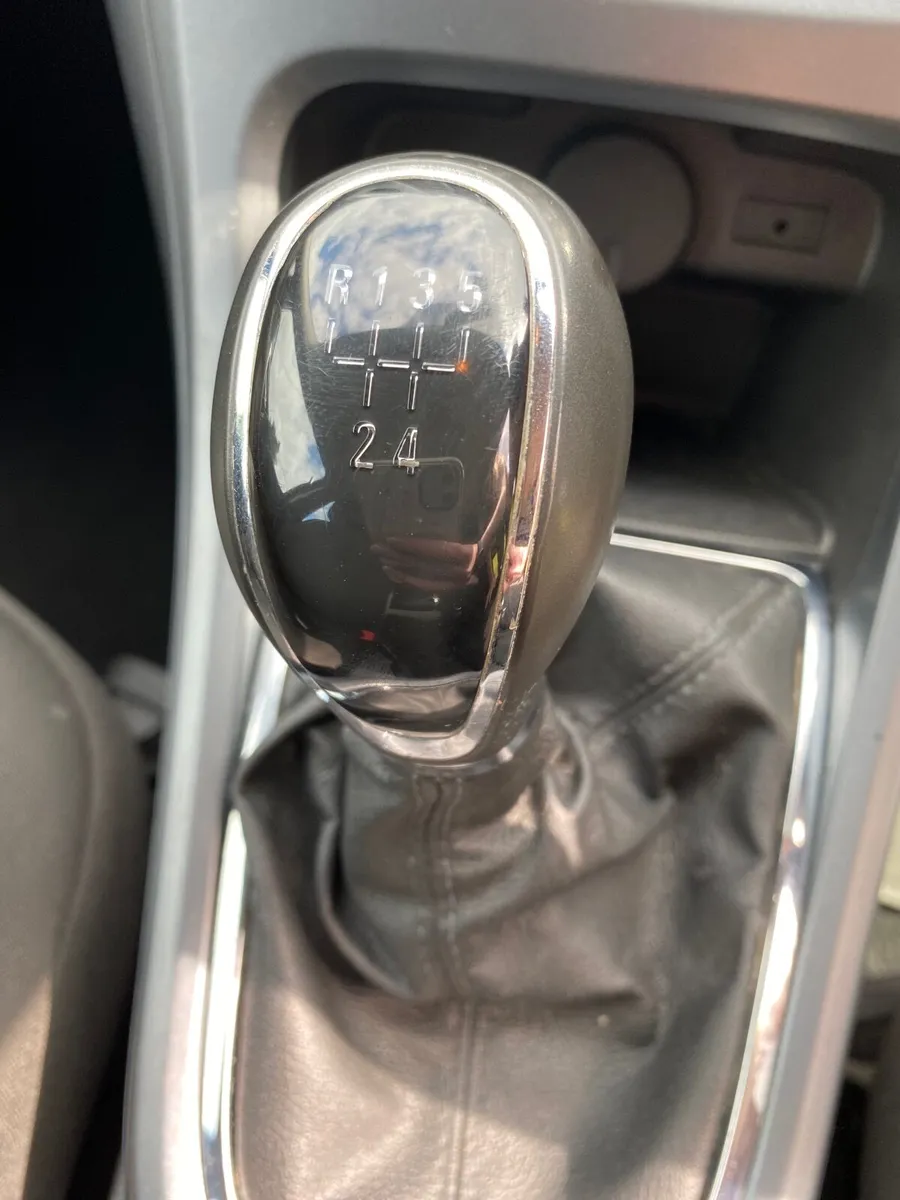 Opel Astra 2013 - Image 2