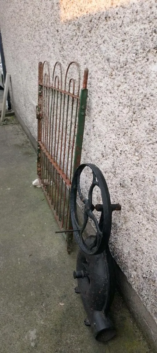 Victorian blacksmiths gate - Image 2