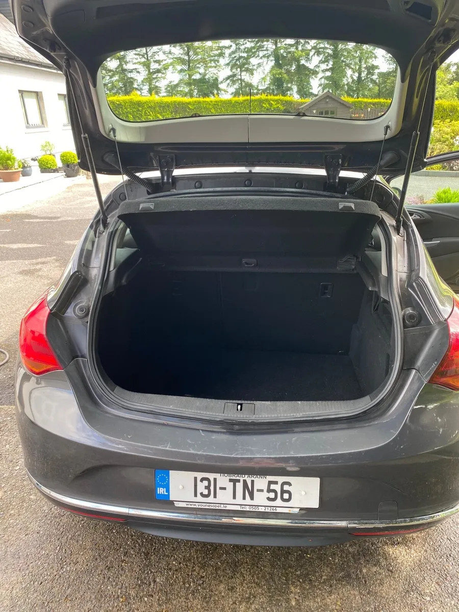 Opel Astra 2013 - Image 4