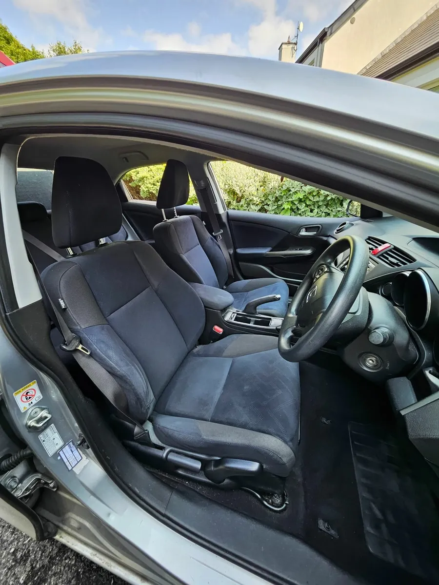 Honda Civic 2013 - Image 2