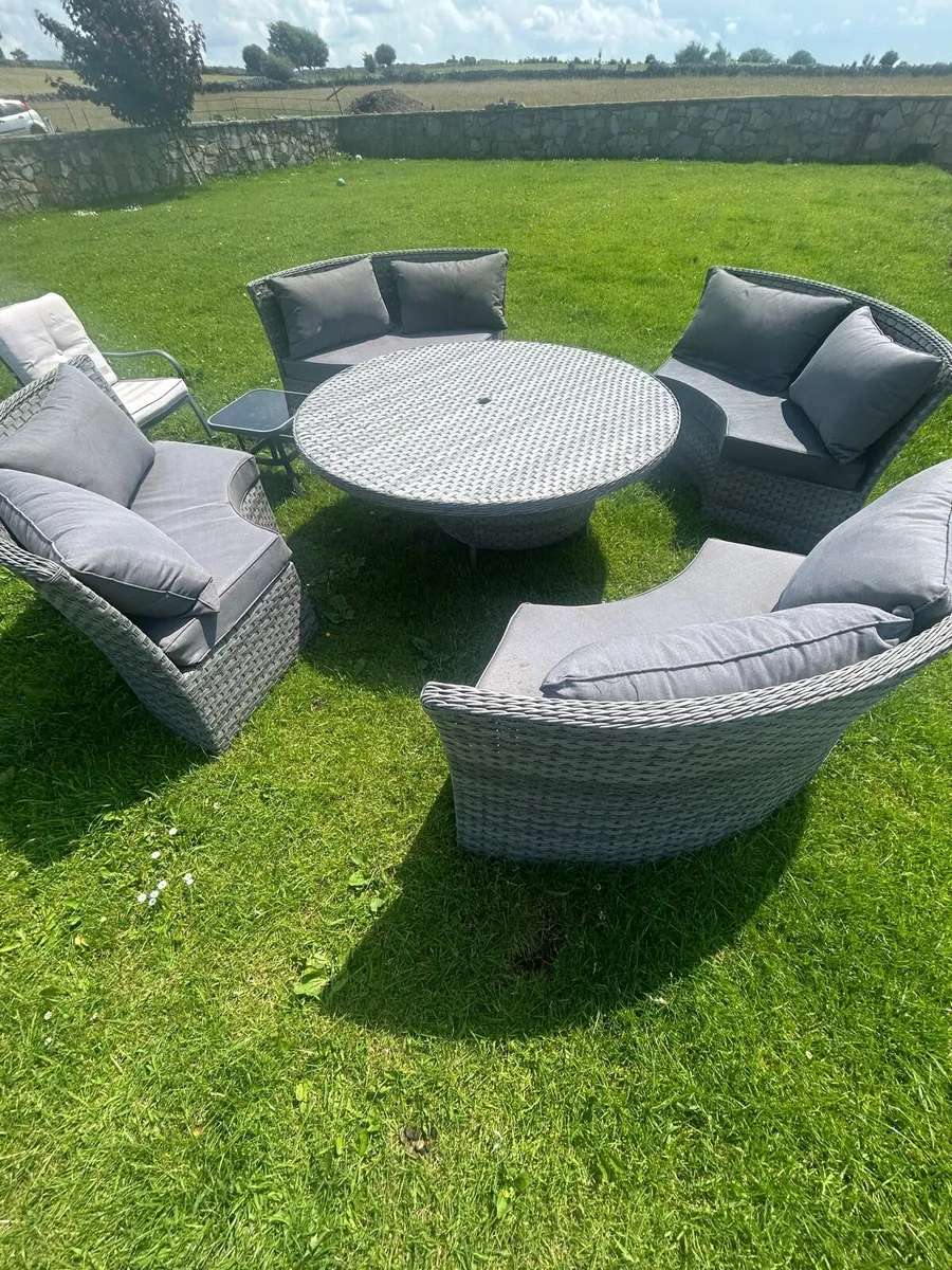 Outdoor table 8 seater - Image 1