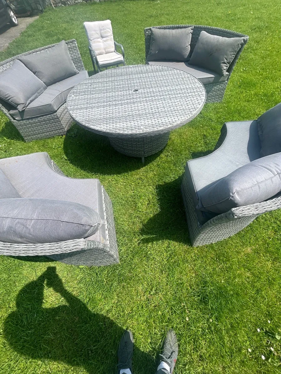 Outdoor table 8 seater - Image 2