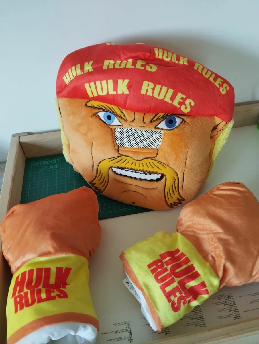 Hulk Rules Plush Set like new - Image 1