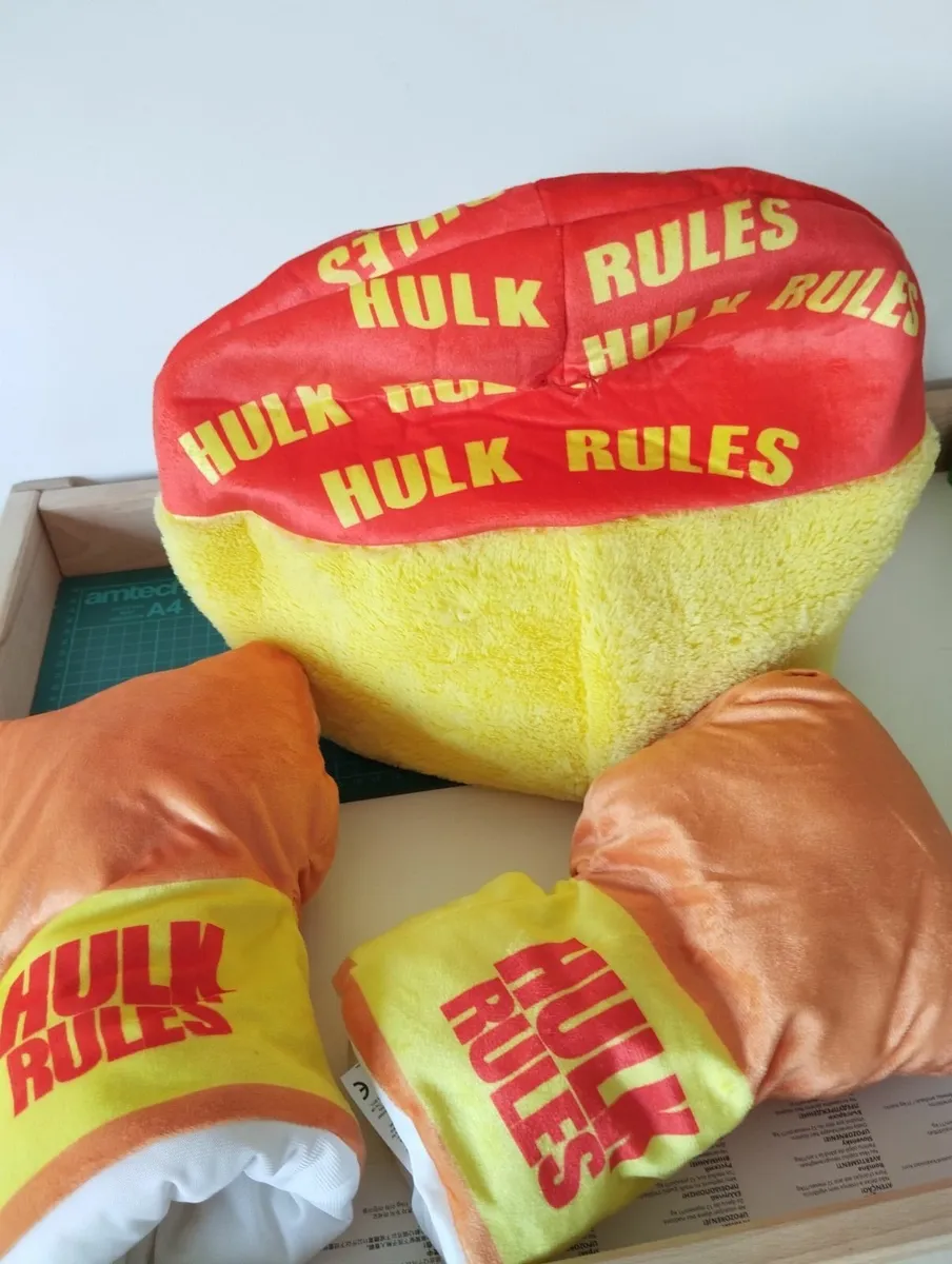 Hulk Rules Plush Set like new - Image 2