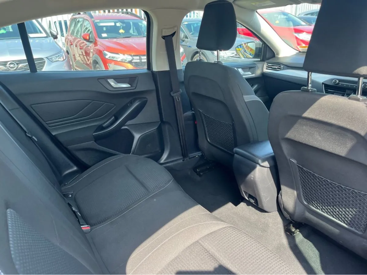 Ford Focus Zetec Edition 1.5 TD 120 M M6 4DR - Image 3