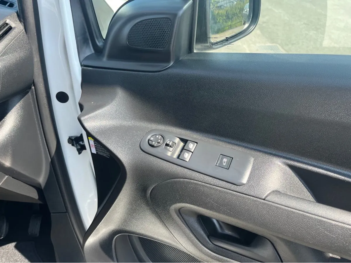 Opel Combo Sportive 3 Seater -l1h1-1.5 100PS D-6s - Image 2