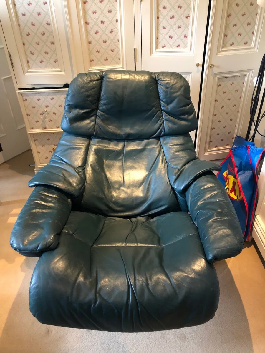 Ekorness stressless leather sofa and chair set - Image 2