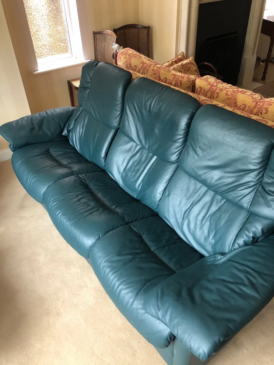 Ekorness stressless leather sofa and chair set - Image 4