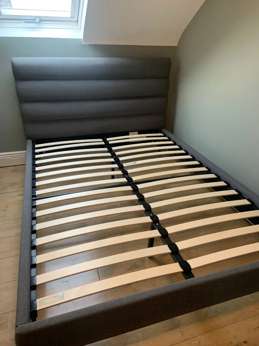 Double bed with headboard - Image 1