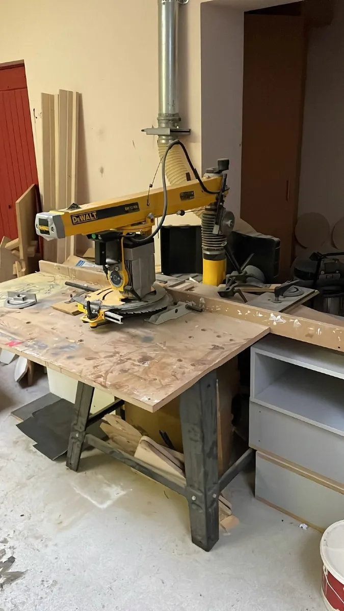 Dewalt DW721KN radial arm saw - Image 1