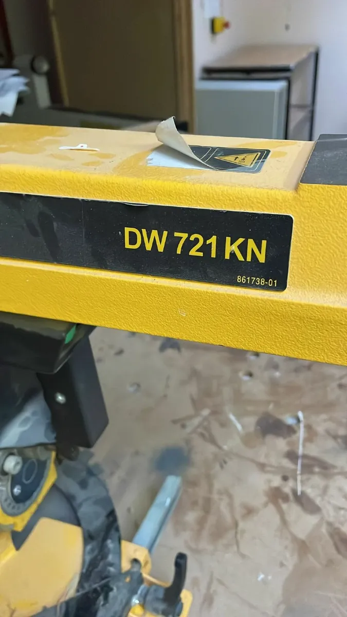 Dewalt DW721KN radial arm saw - Image 3
