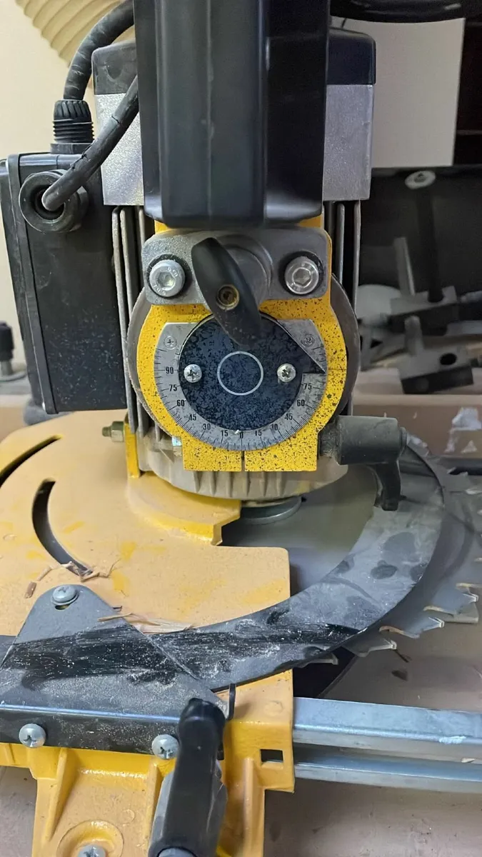 Dewalt DW721KN radial arm saw - Image 4