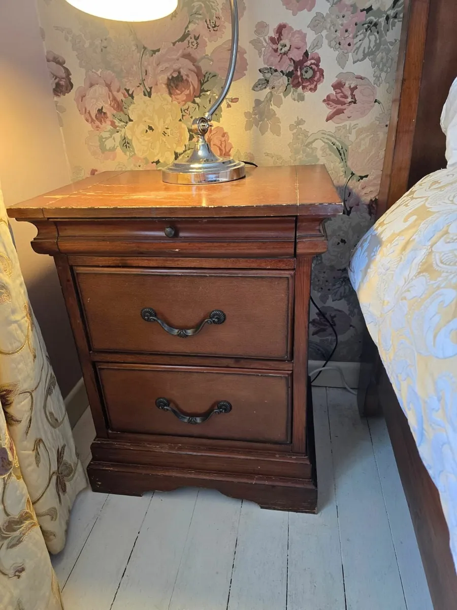Sleigh Bed and Lockers - Image 3