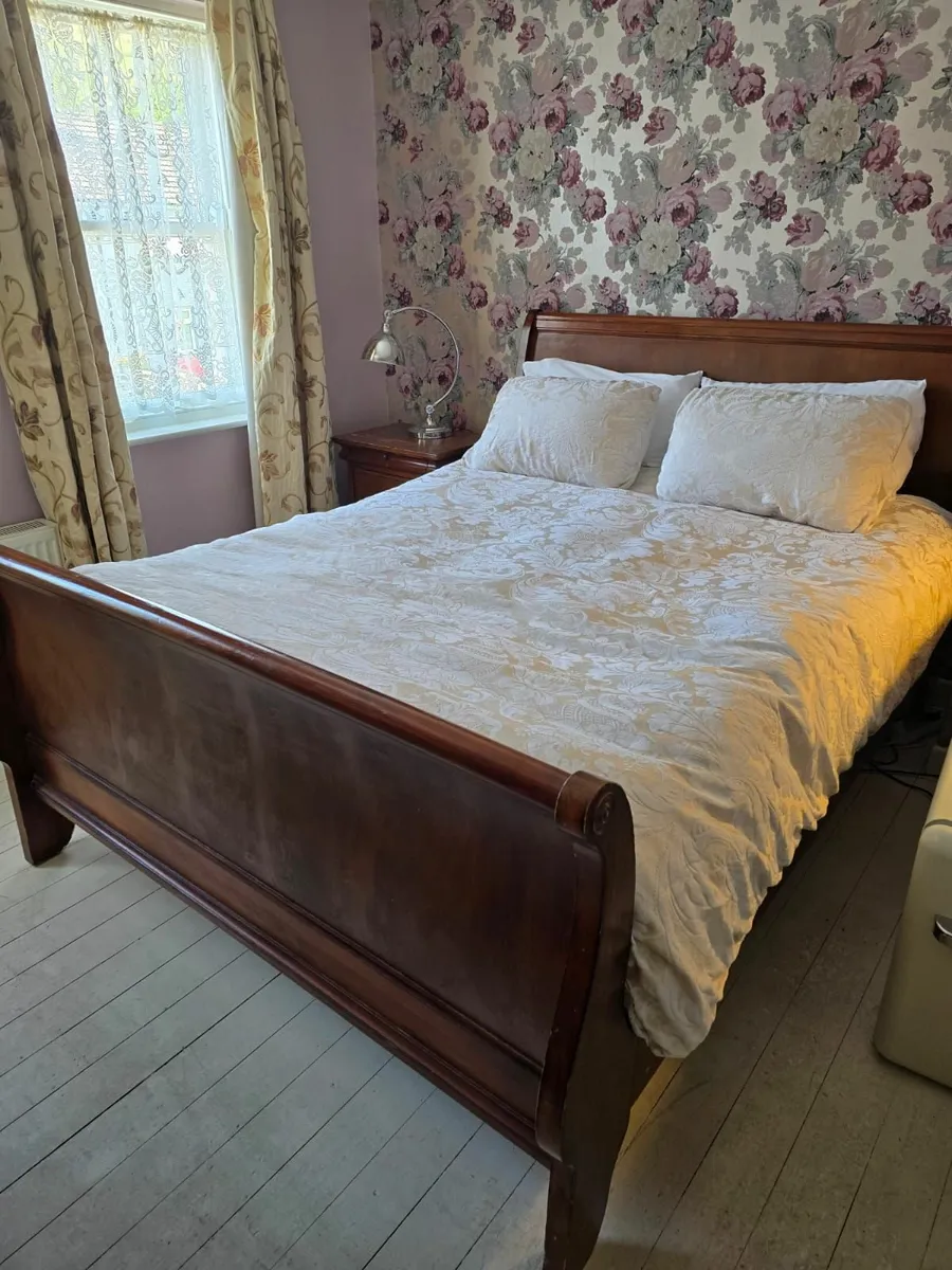 Sleigh Bed and Lockers - Image 2