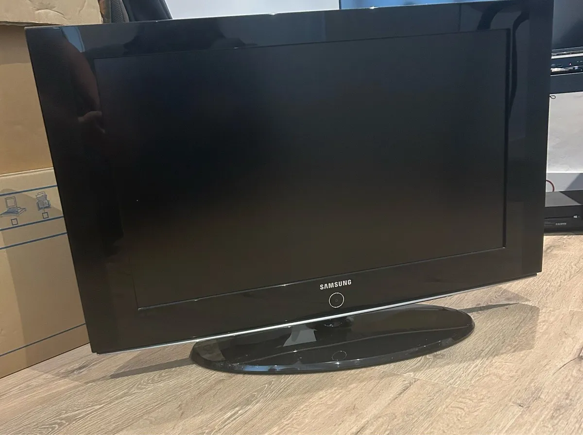 Samsung 32” HD - 2 HDMI inputs - Image 1