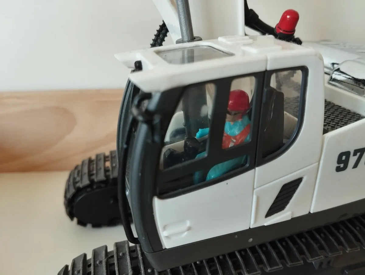 YiGONG Remote control Excavator - Image 2