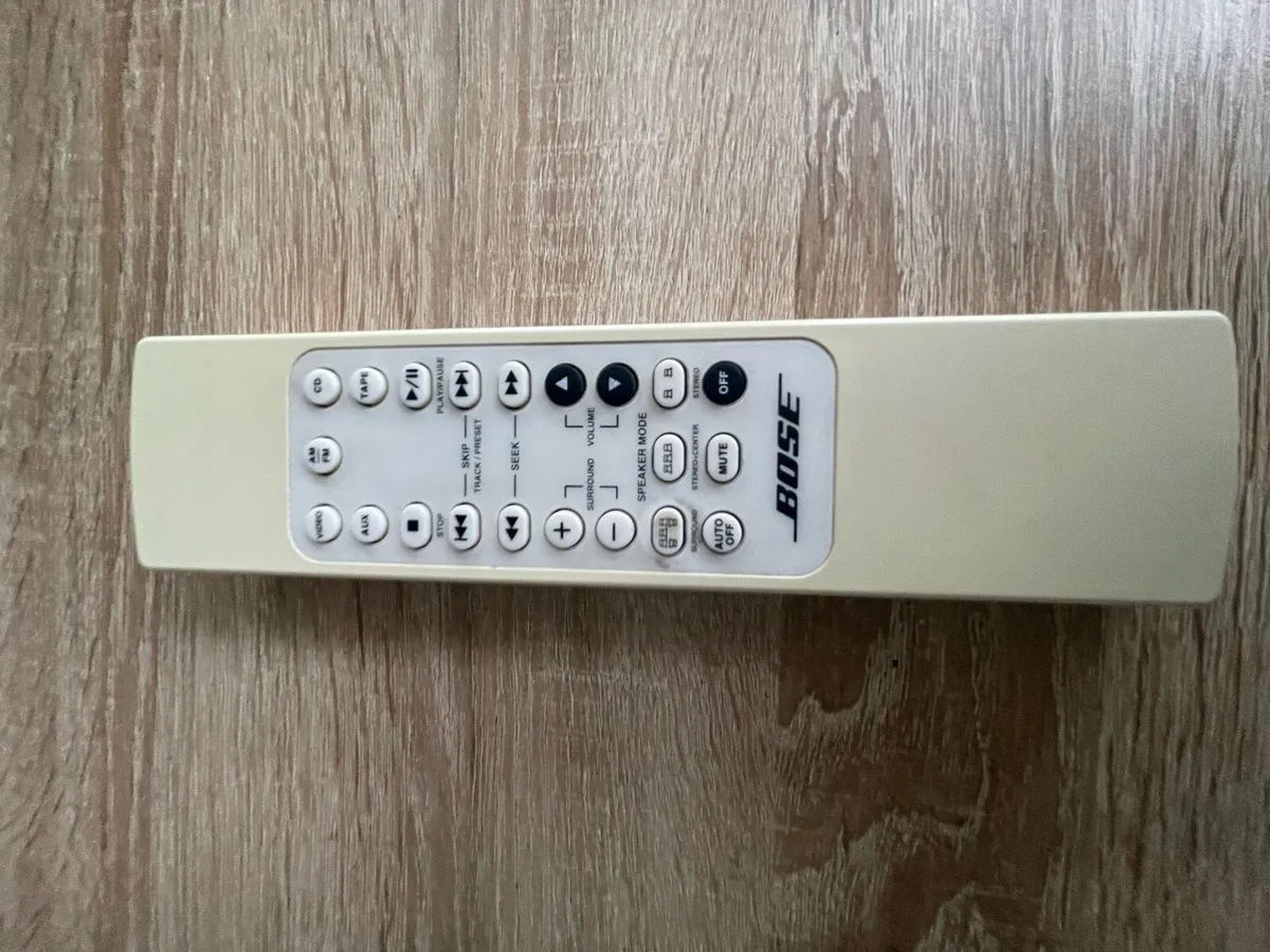 Bose lifestyle 5 unit and remote - Image 1