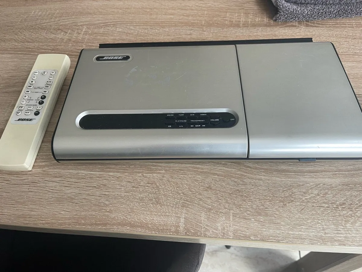 Bose lifestyle 5 unit and remote - Image 2