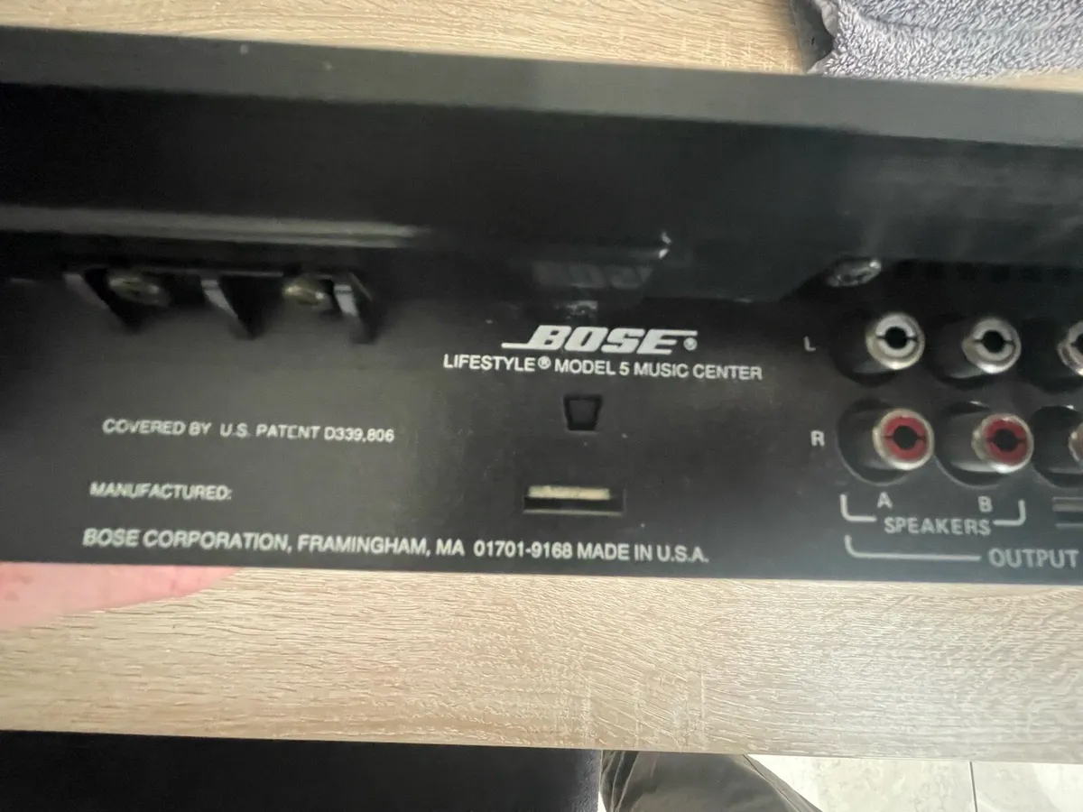 Bose lifestyle 5 unit and remote - Image 4