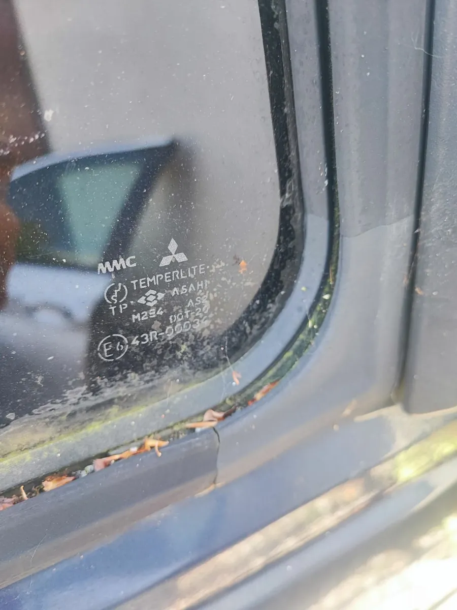 Mitsubishi Pajero 1989 - Image 3