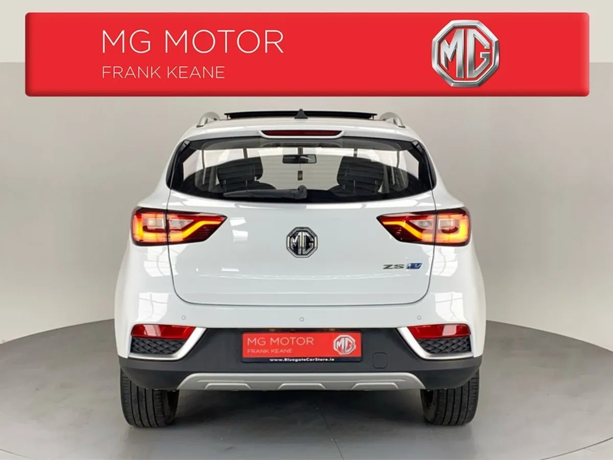 MG ZS Exclusive Ev black Leather Interior front H - Image 3