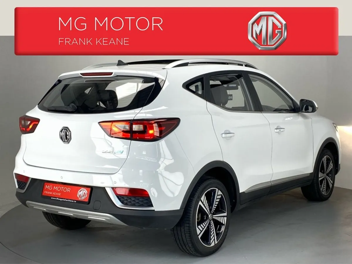 MG ZS Exclusive Ev black Leather Interior front H - Image 4