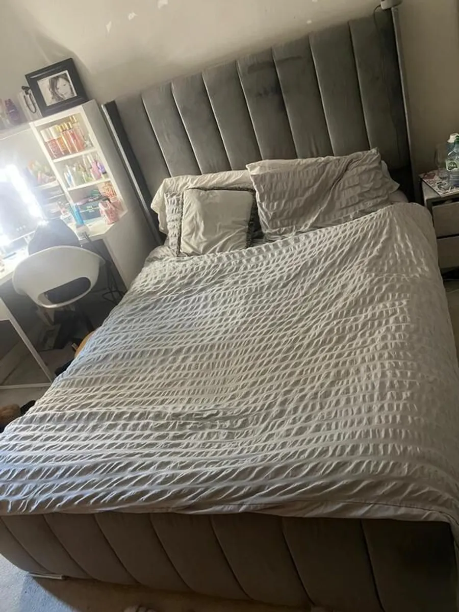 Velvet bed
