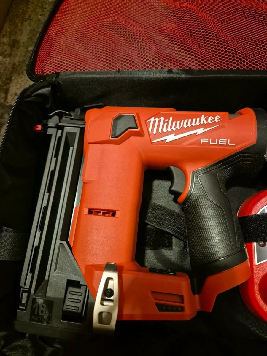 Milwaukee M12 Fuel 18 Gauge Nail Gun Kit - Image 3