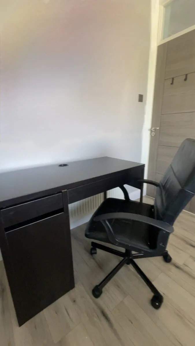 Desk and chair - Image 1