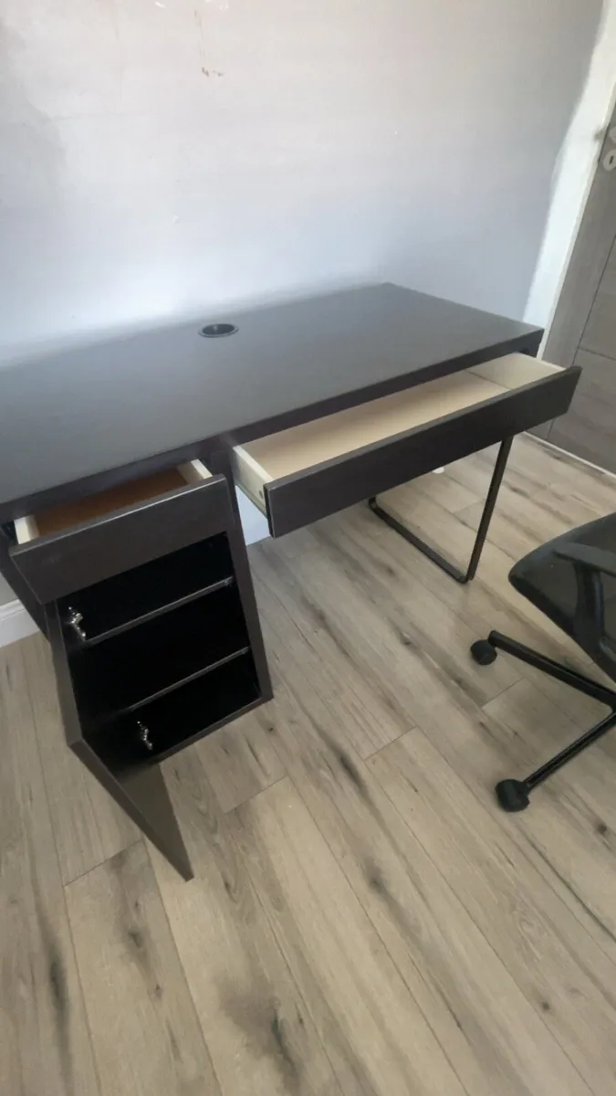 Desk and chair - Image 3