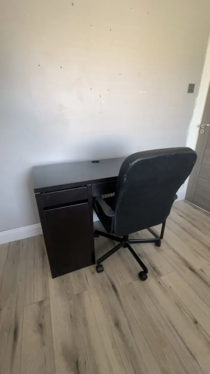 Desk and chair - Image 4