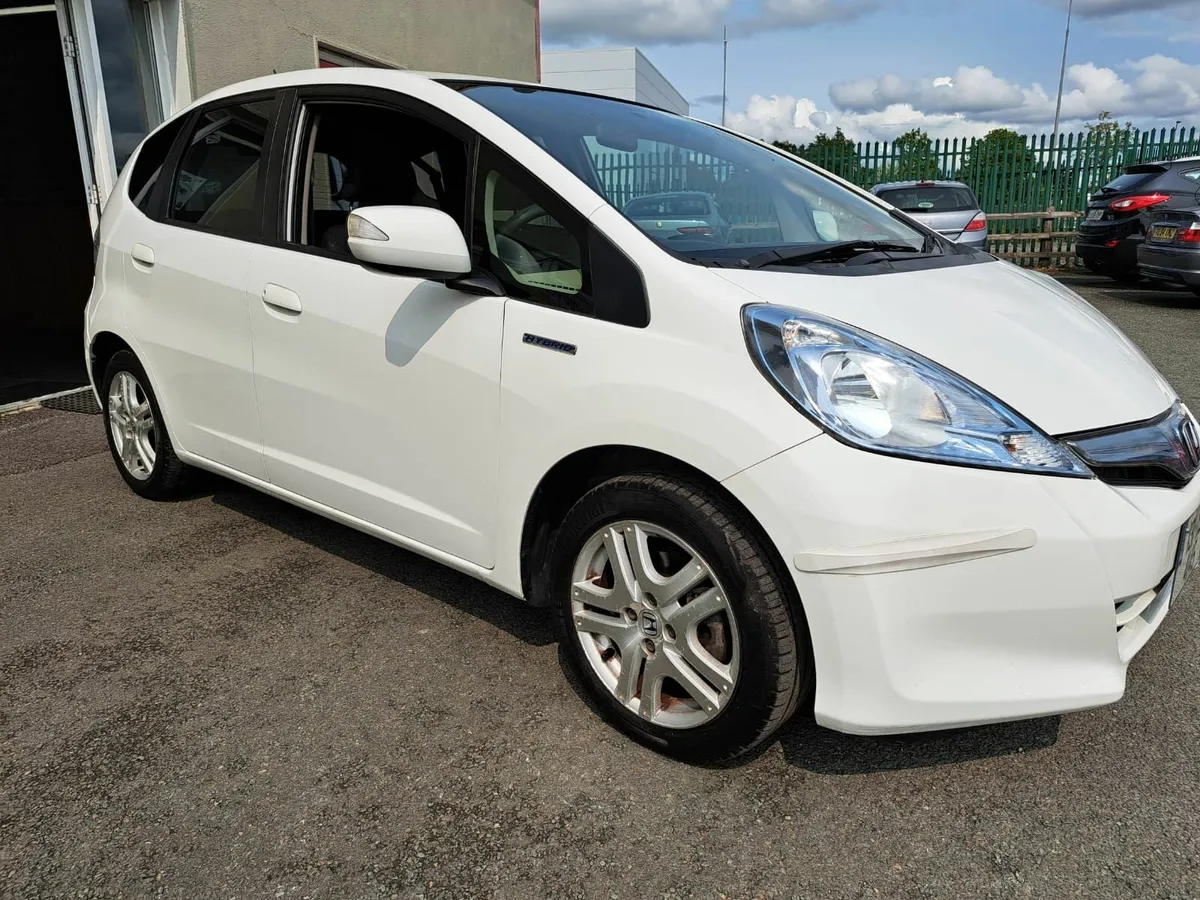 Honda Jazz  Fit 2013 1.3 Hybrid Auto New Nct 6/26 - Image 4