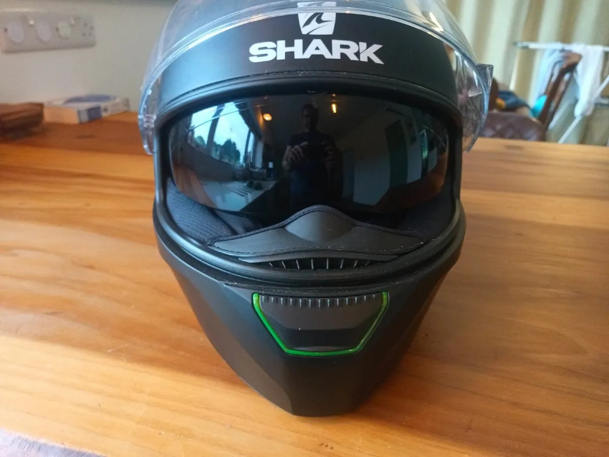 Shark Motorcycle Helmet - Image 4