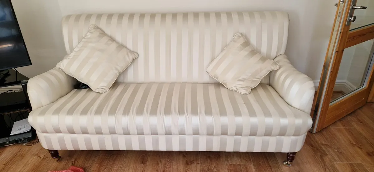3,2 & 1 seater + footstool - Image 2