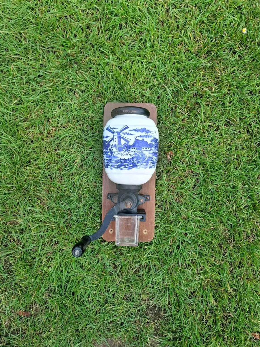 Ceramic wall coffee grinder