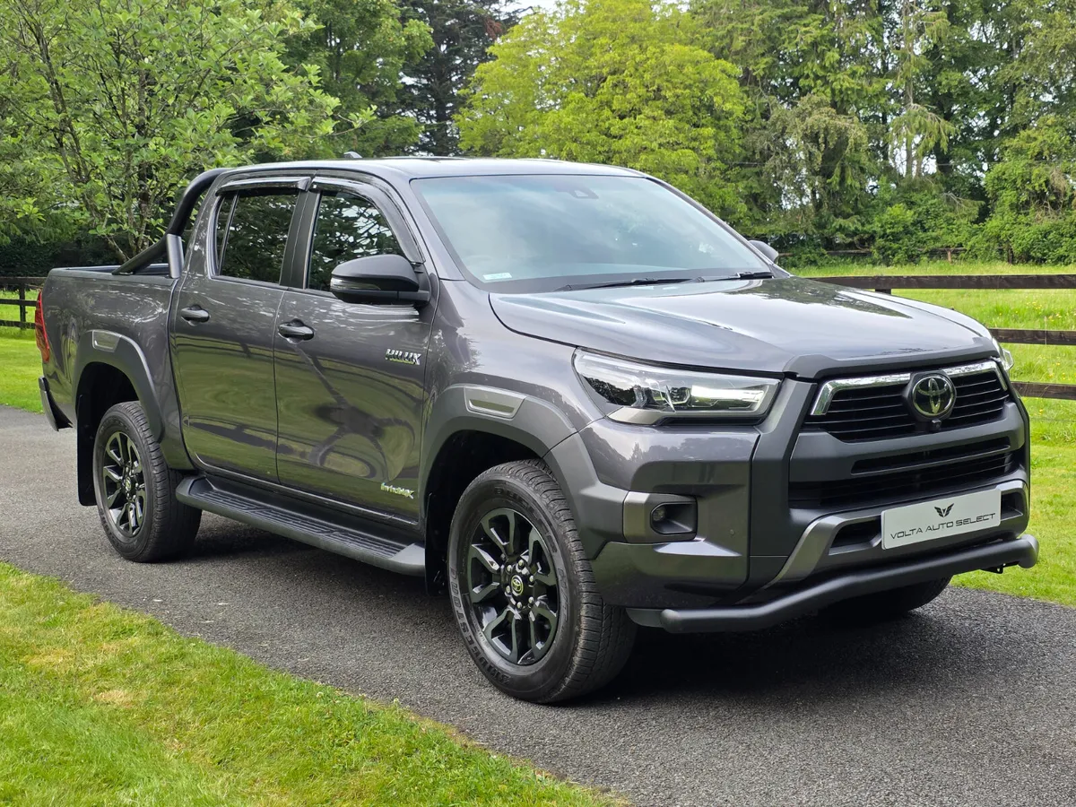 2023 Toyota Hilux 2.8 INVINSIBLE X FTSH - Image 1