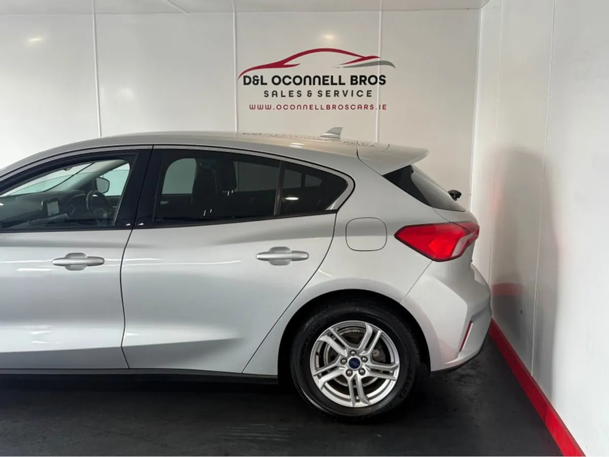 Ford Focus Zetec 1.5 Tdci 125PS 6speed 5DR 4 - Image 4