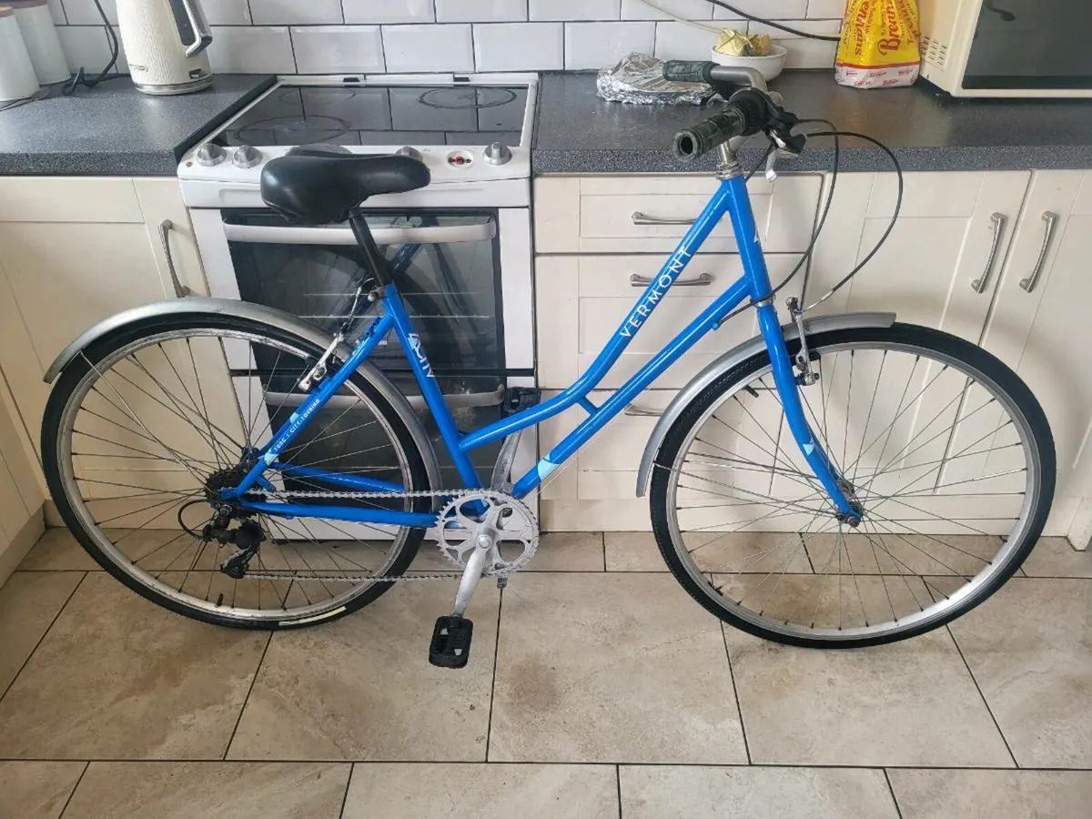 Ladies Hybrid bike - Image 1
