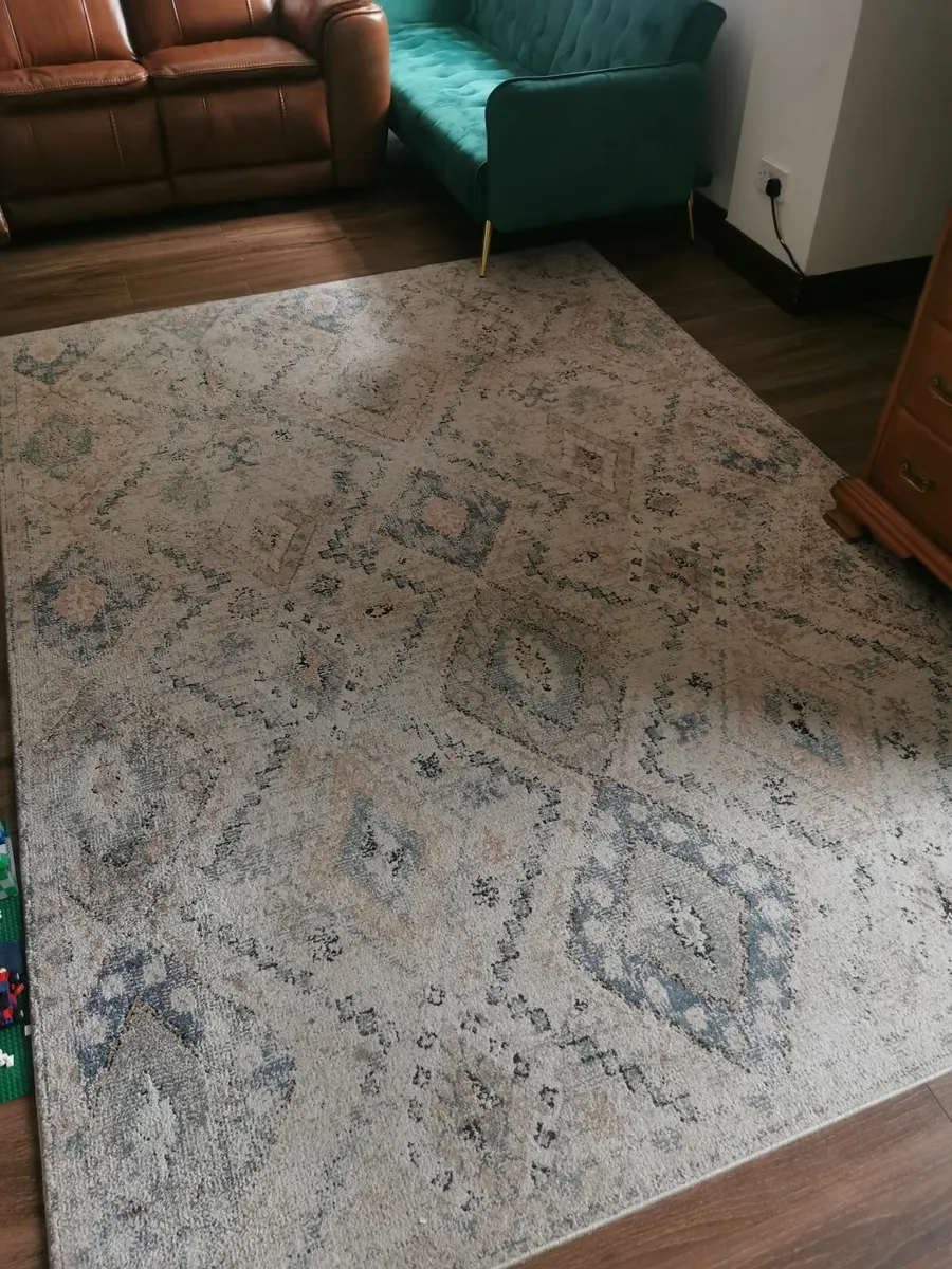 Large rug - Image 1