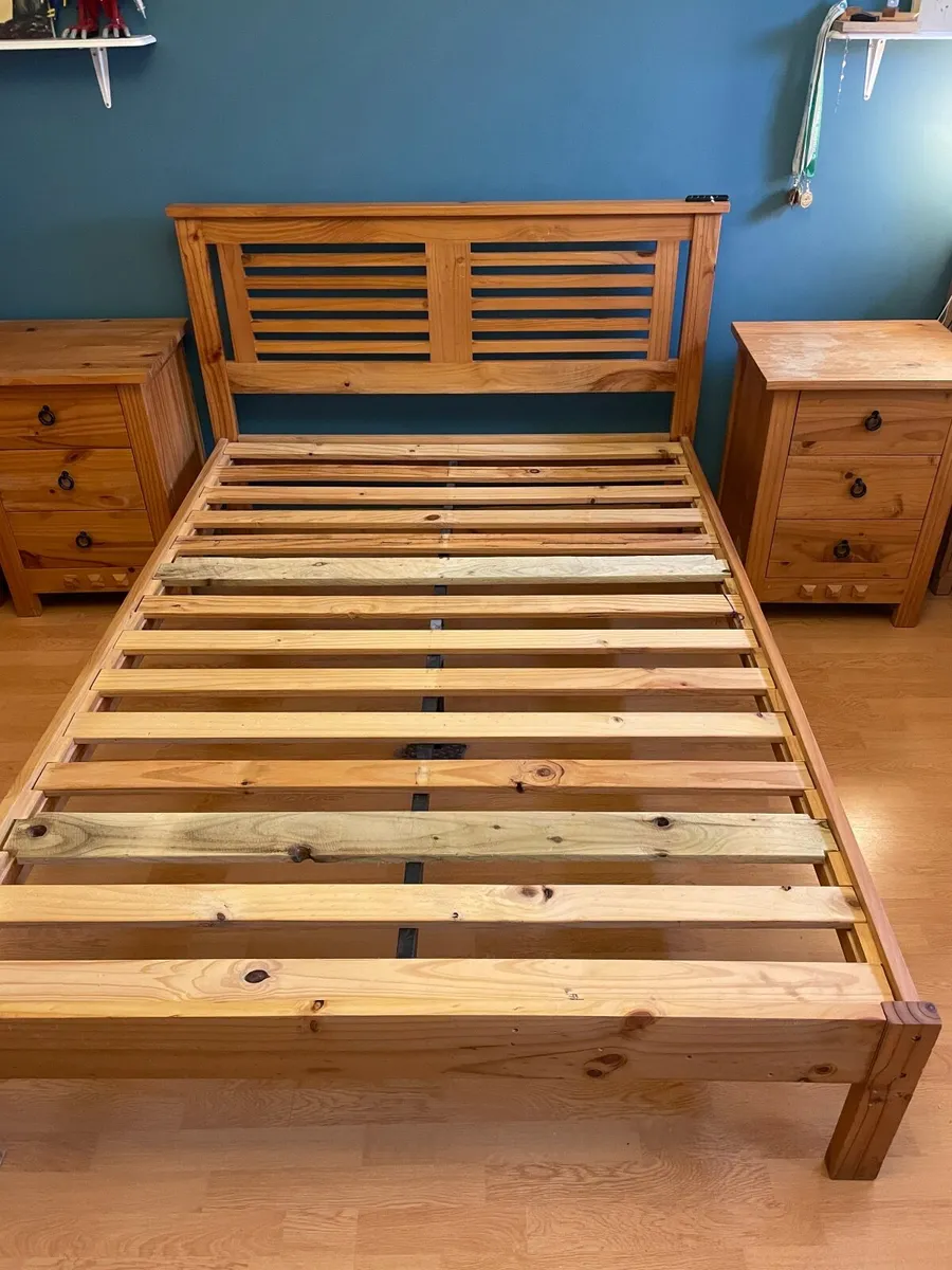 Bed and lockers - Image 1