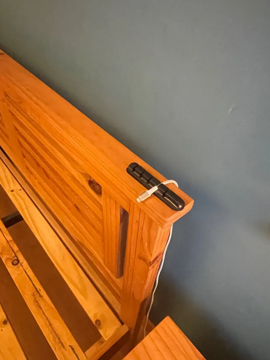 Bed and lockers - Image 2