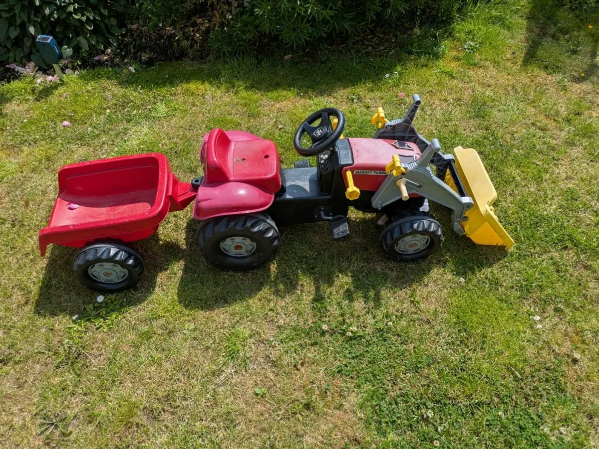 Ride on toy Massey Ferguson tractor & trailer - Image 1