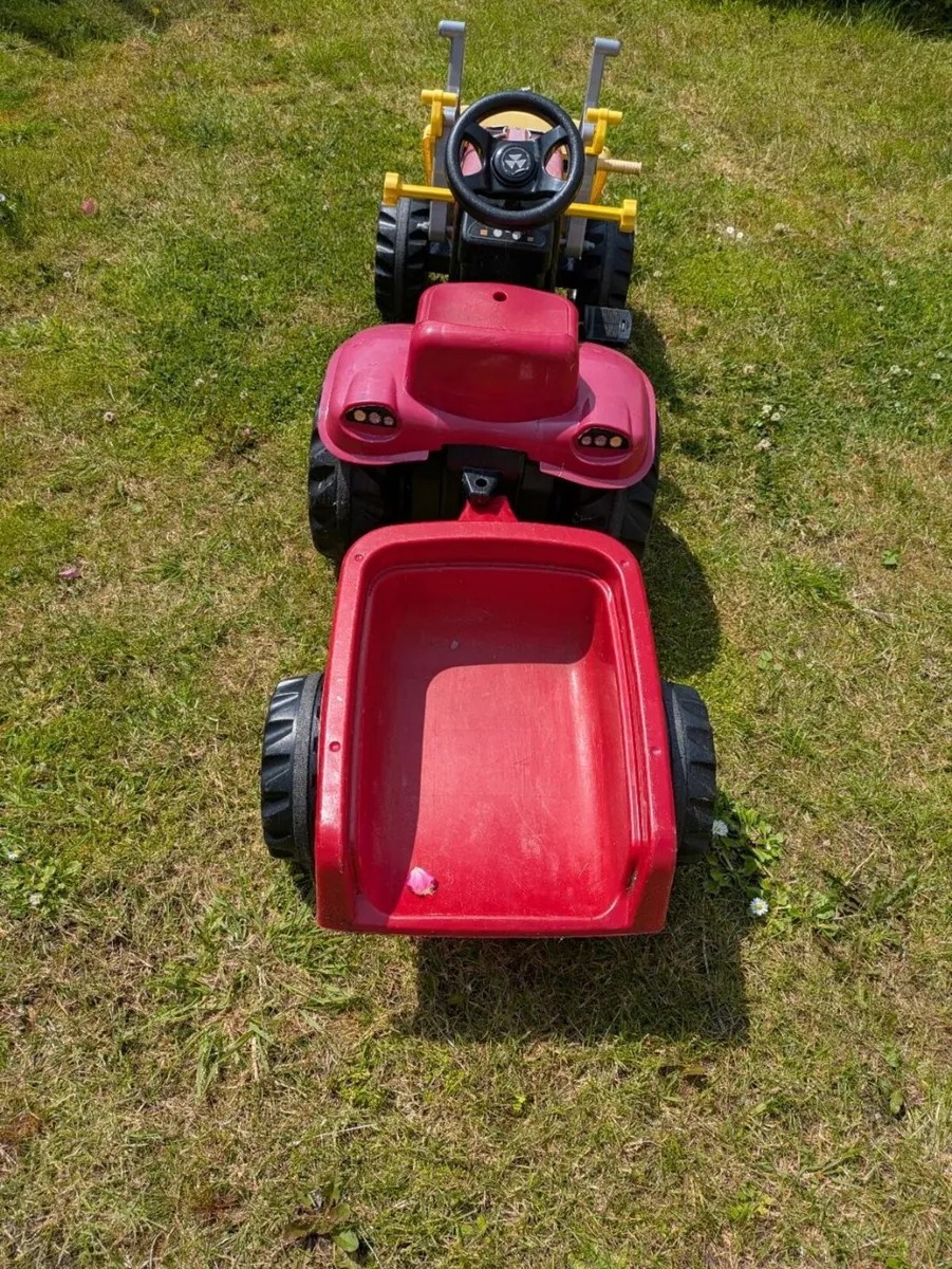 Ride on toy Massey Ferguson tractor & trailer - Image 3